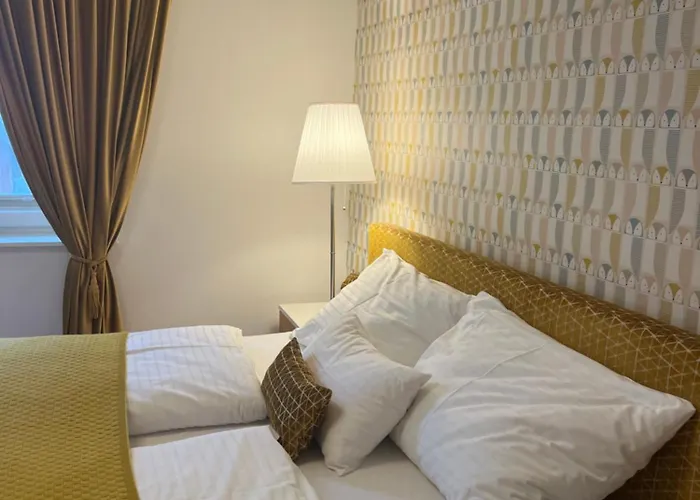 Im Loidls Apartment *